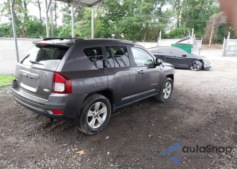 2017 Jeep Compass Latitude 4X4 z USA, uszkodzony, nr VIN 1C4NJDEB8HD100260